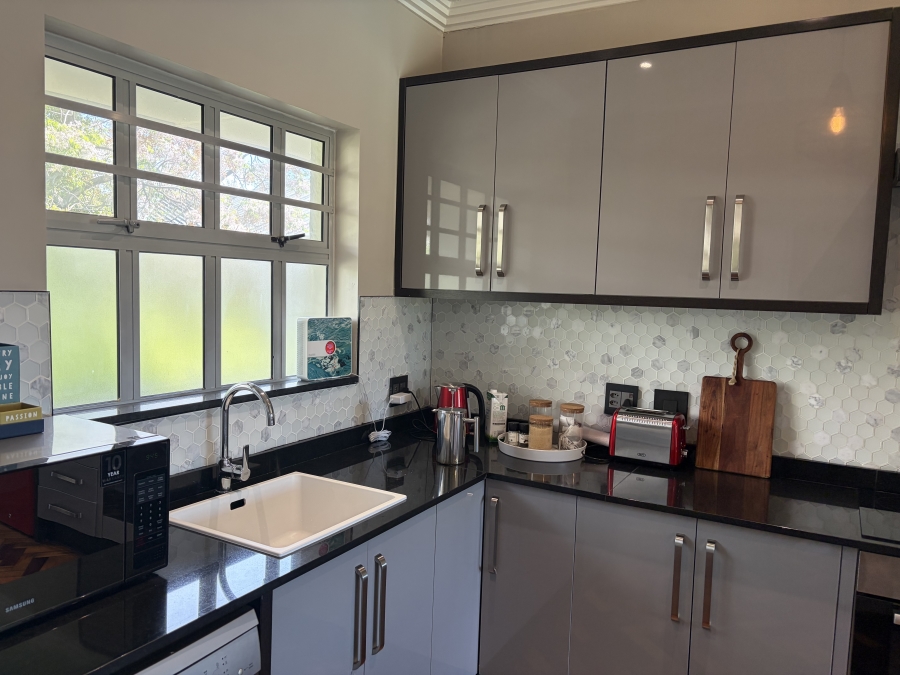 To Let 2 Bedroom Property for Rent in Sea Point Western Cape